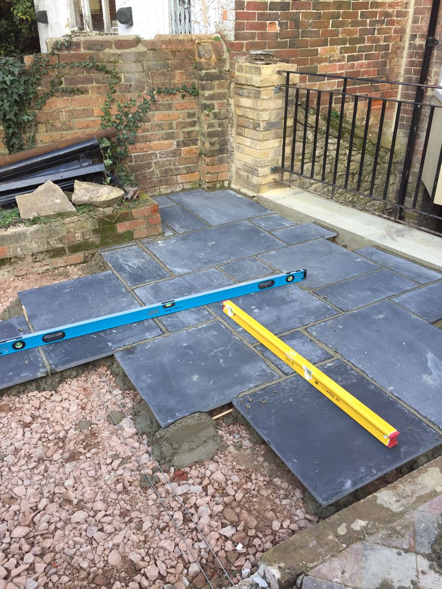 IslandLimeco's tweet image. #kadapha #pavestone going down today. Looks great and user friendly #renovation #patio #stabila