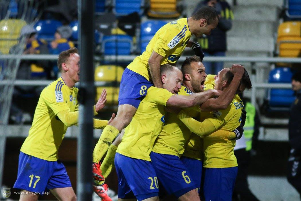 ArkaGdyniaSA's tweet image. Wczoraj był #TłustyCzwartek, a dziś w .@MiastoGdynia mieliśmy #TłustyPiątek😏
Gole Arkowców smakowały lepiej niż wczorajsze pączki. #ARKKOR