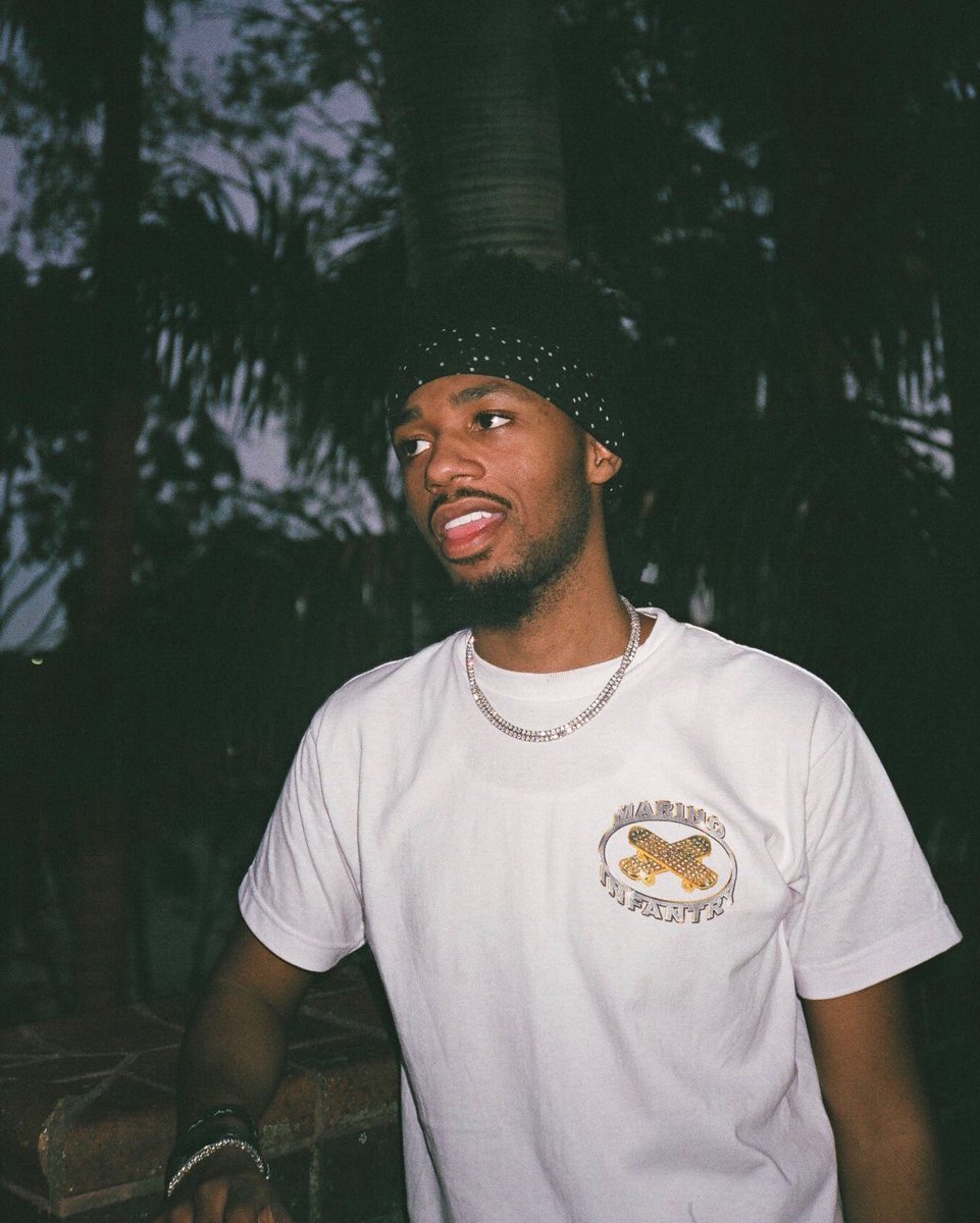 MetroBoomin's tweet photo. i'm in the jungle like steve irwin. you in the jungle like steve urkel. 🦍 https://t.co/pFxfr4VLTQ