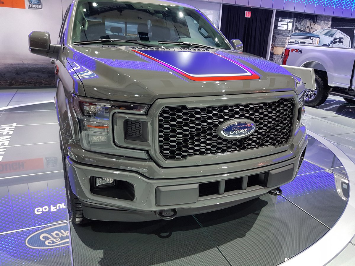 Ford_Yan's tweet photo. Love the 2018 Lariat special edition grill @Ford_MelanieW @FordAutoShows @Ford_NanetteM @torontoautoshow https://t.co/K0giPqdsjC