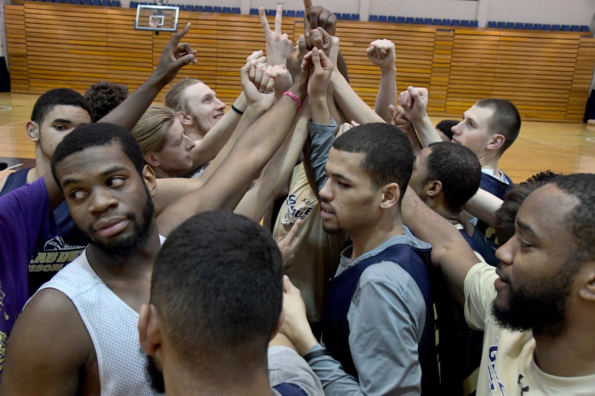 orlandosentinel's tweet photo. Nation's only deaf men's college basketball team on verge of first March Madness https://t.co/E6bcu0XpWb https://t.co/kIG6xB5vRn
