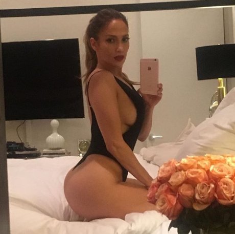 How is Jennifer Lopez 47. What is this sorcery?! #TimelessBabe https://t.co/ZD0nYLVdvc