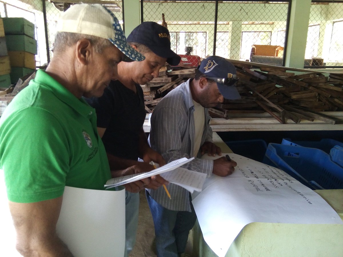 PoetaCristino's tweet photo. Las organizaciones de familias agricultoras son capaces de reconocer los #Capitales de la Comunidad para su #desarrollo. #CommunityCapitals https://t.co/fktKLD087t
