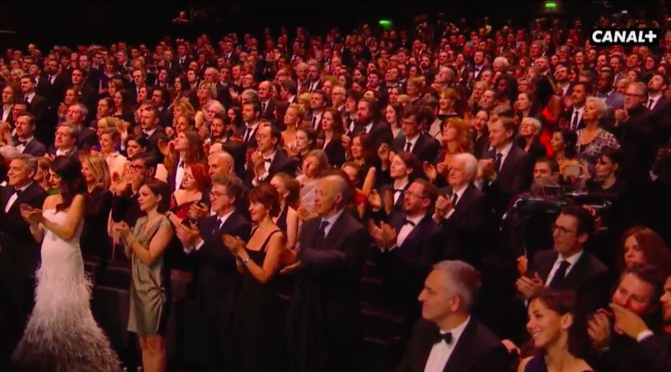 PremiereFR's tweet photo. Jean-Paul Belmondo était ce soir à l'honneur pour les #cesar2017 https://t.co/mxig0UCMuo
