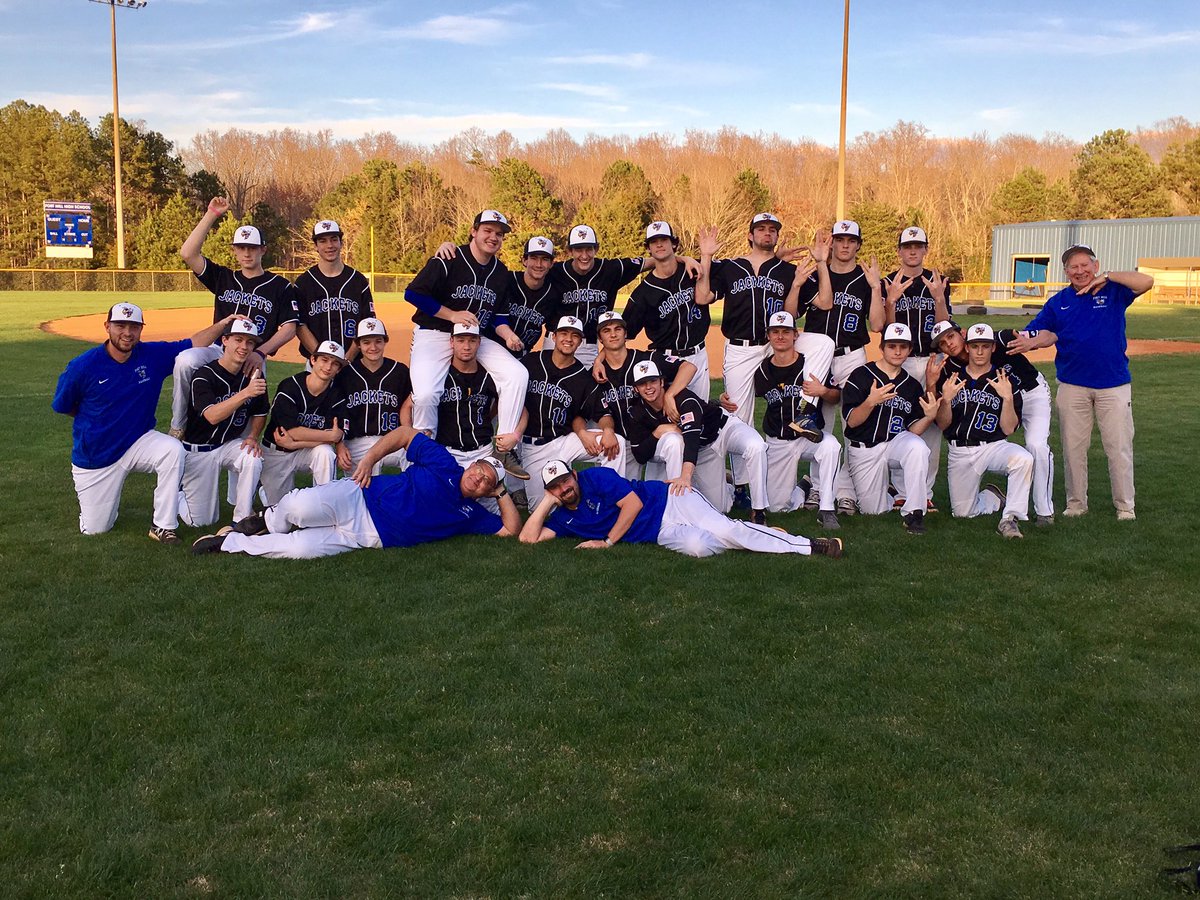 FortMillJackets's tweet photo. Varsity Baseball silly group team pic @FMHSbaseball https://t.co/qNep1kzERF