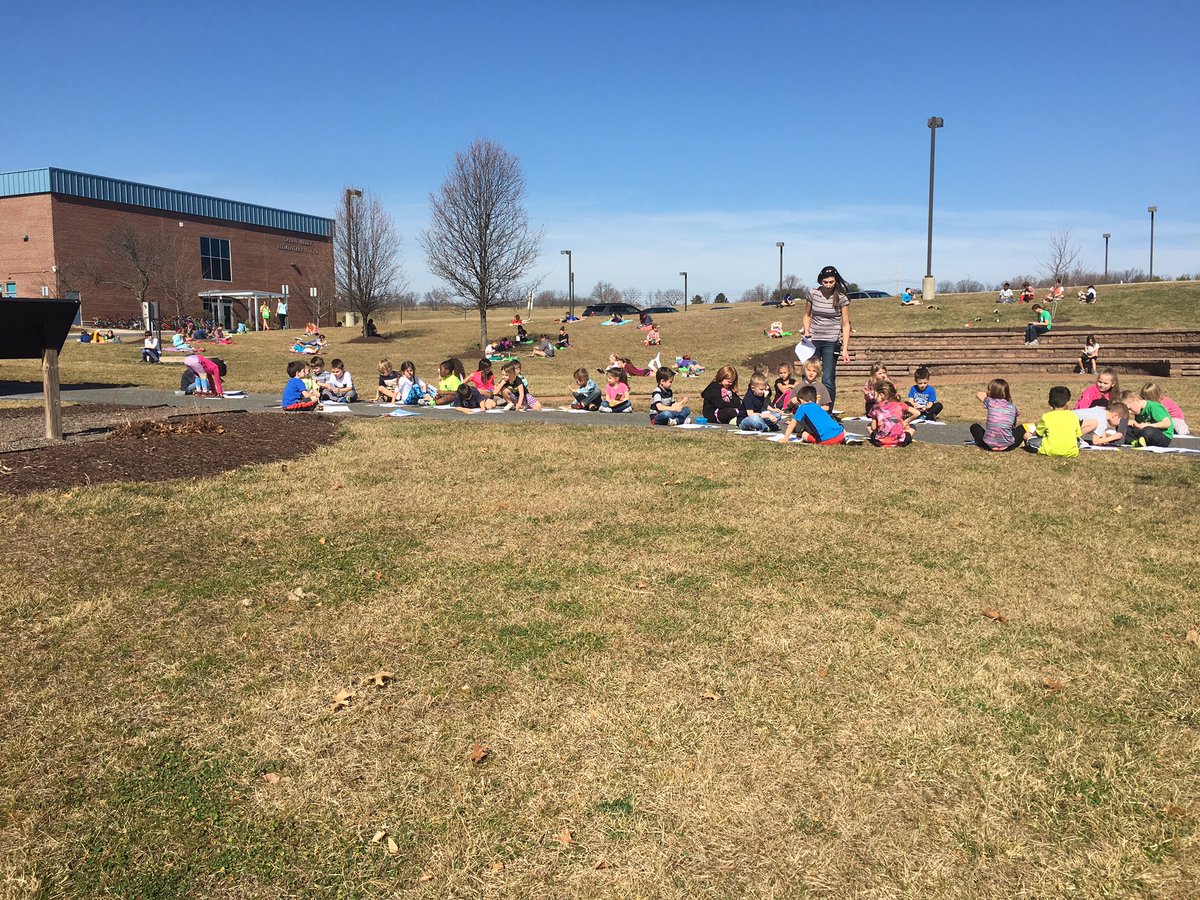 MsLewars's tweet photo. Science "rocks" in kindergarten! We were investigating how color effects temperature.@MrsPennock #gvproud https://t.co/dQc7w8OFnV