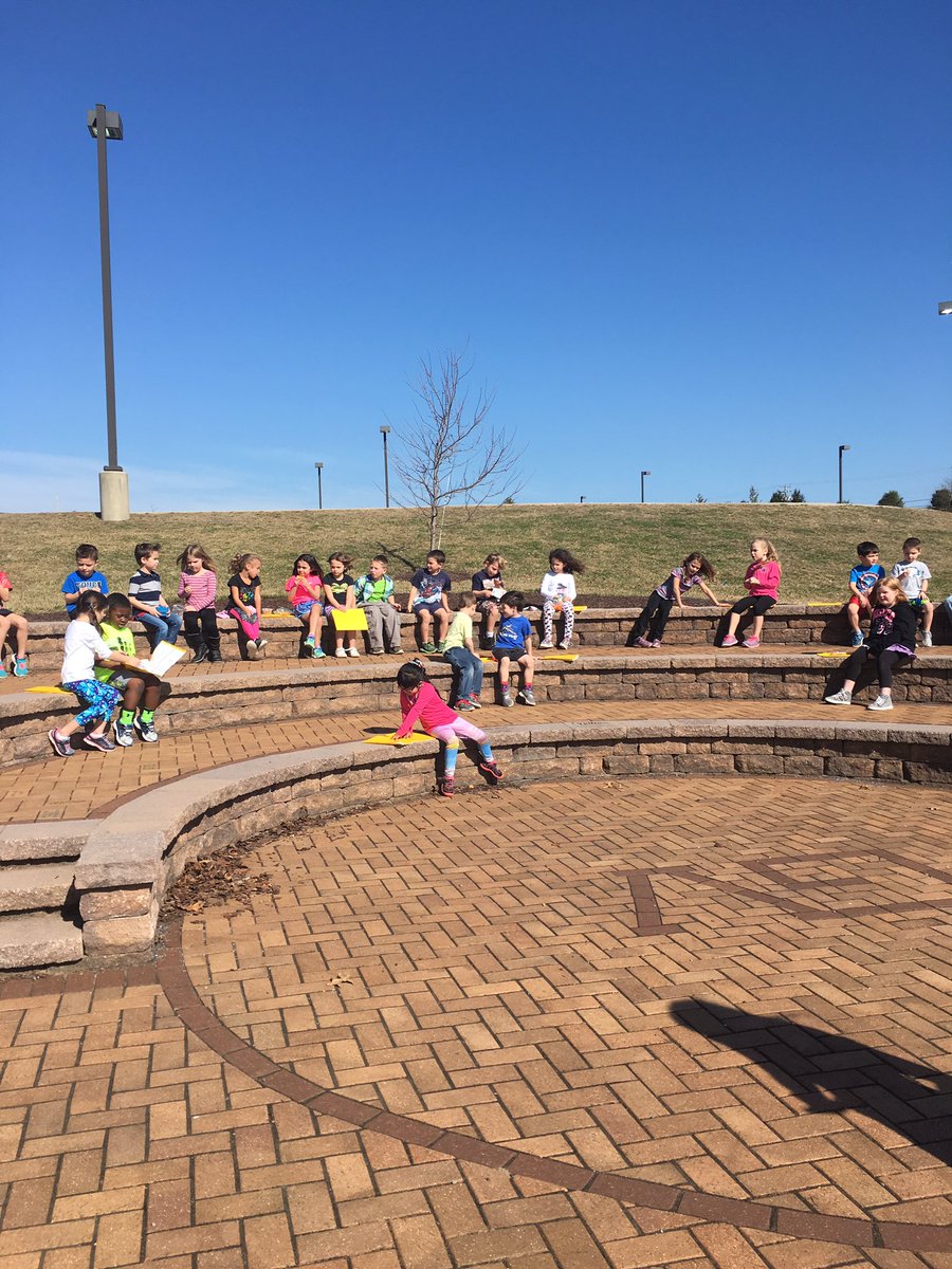 MsLewars's tweet photo. Science "rocks" in kindergarten! We were investigating how color effects temperature.@MrsPennock #gvproud https://t.co/dQc7w8OFnV