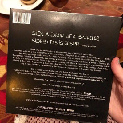panicupdating's tweet photo. 7" vinyl and guitar pics you recieve with your VIP package 
#DOABCT 
📸:@sixela_starr https://t.co/yqykxUttav
