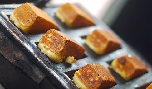 HIBandung's tweet photo. Sudah pernah coba Kue Balok? Kue ini khas Jawa Barat loh! #BeLikeLocal #foodporn https://t.co/veZiGgu5u2