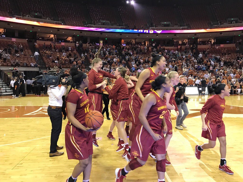 jorddddash's tweet photo. Unicorns are real...so is this win. So proud of my team ❤️💛#doesntstophere https://t.co/OxvNYRliit