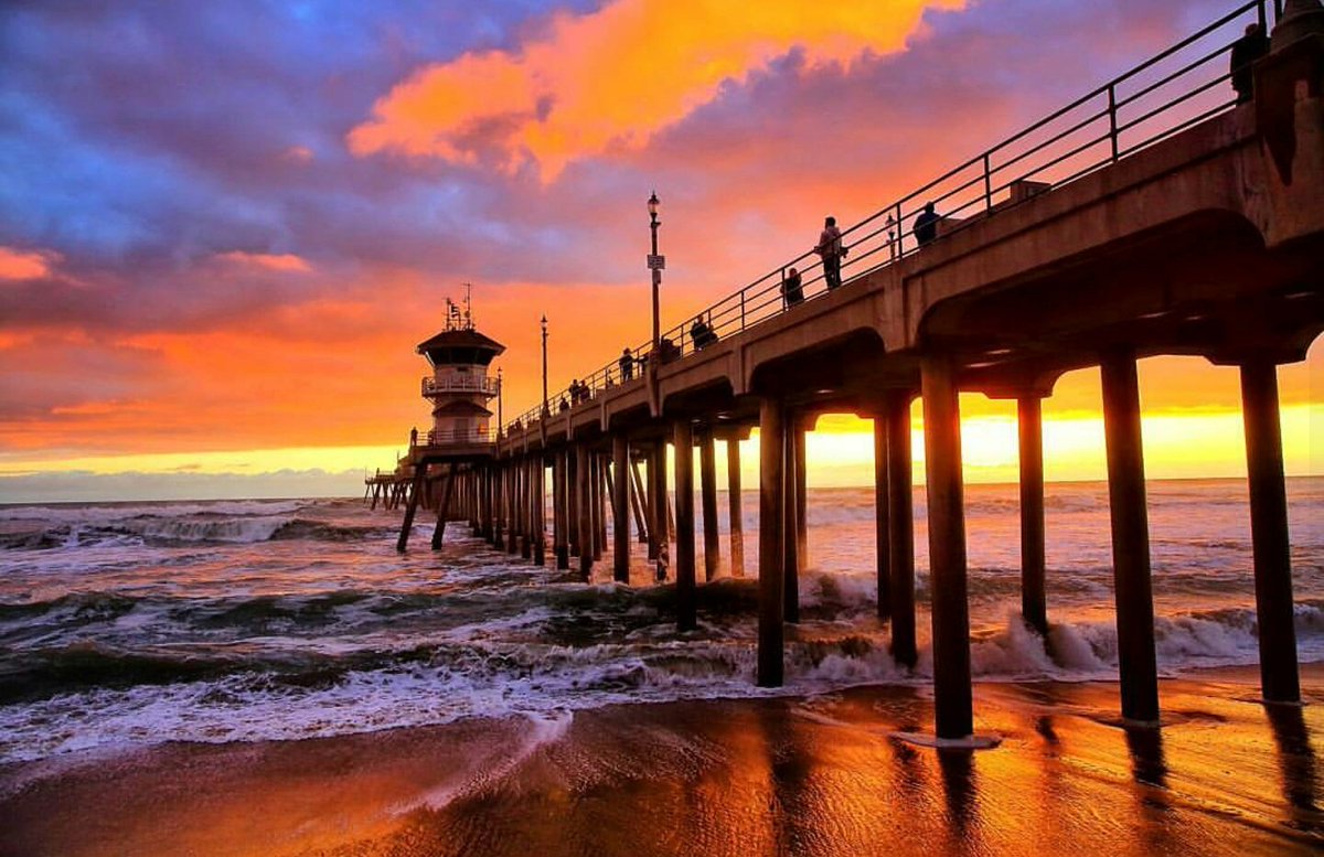 hbtami33's tweet photo. Exquisite HB Sunset 
📷 by
@valhalla_iamcoming via Instagram 
#huntingtonbeach #hbpier #hblove #sunset #hbsunset https://t.co/ikUDuddV2b