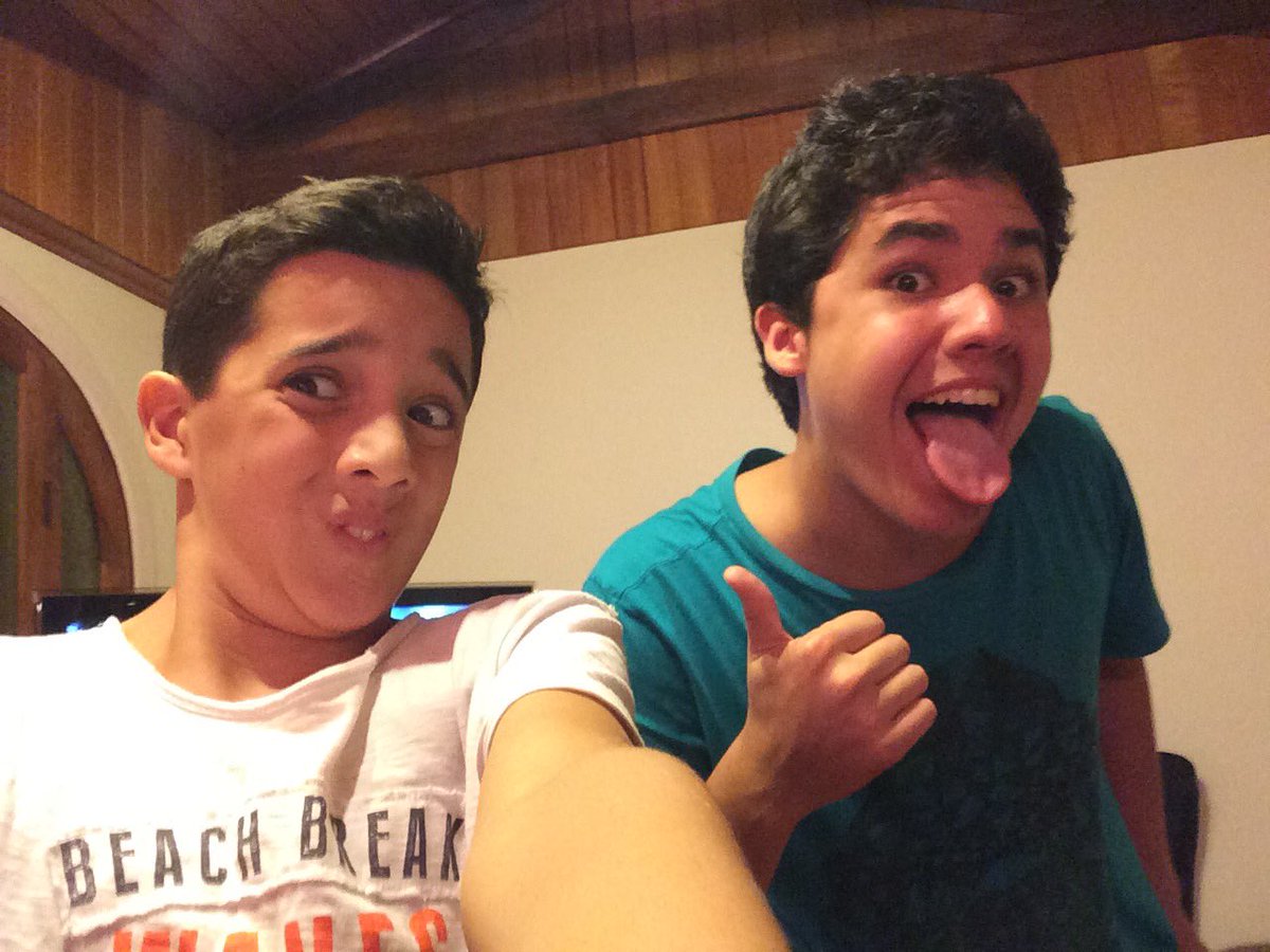 LosMomenteros's tweet photo. Subimos nuevo video ( despedida de pablo ) https://t.co/cR9lhjDN2a https://t.co/tG2QCKIsSZ