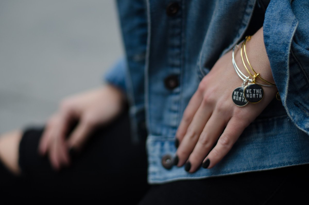 alexandani's tweet image. @Raptors Good luck tonight, we're cheering you on! Retweet this for a chance to win a #Raptors bangle!  #wethenorth