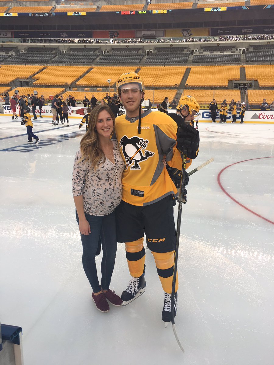No skates for Family Skate. #iceisslippery #stadiumseries