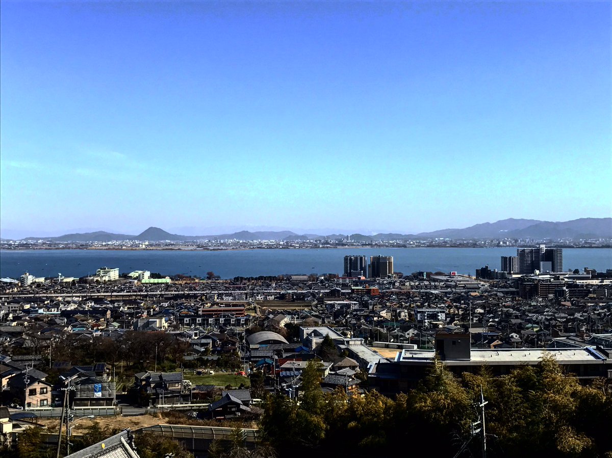 feel_lake_view's tweet photo. 今日はとってもいい天気✨
カーテンあけると開放感！
https://t.co/8foZdGCZvG https://t.co/q748SjQAkB