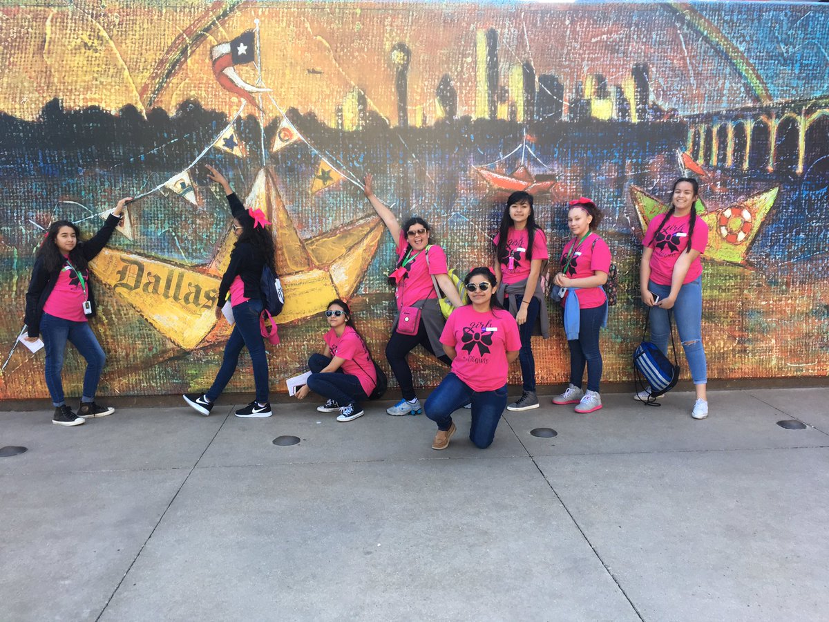 girlsJMS's tweet photo. First field trip was a success! @netzeroJMS #JMSgirls #dallasartsdistrict https://t.co/k9dd2YD2M6