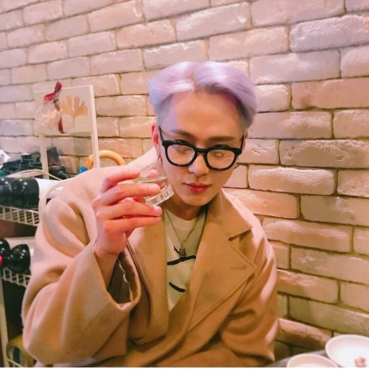 hi5hli5ht's tweet photo. if u said Highlight didnt debut yet bcs they havent released any music then it means this is Highlight's member Yong Junhyung predebut pic https://t.co/0FIfYmJTCk