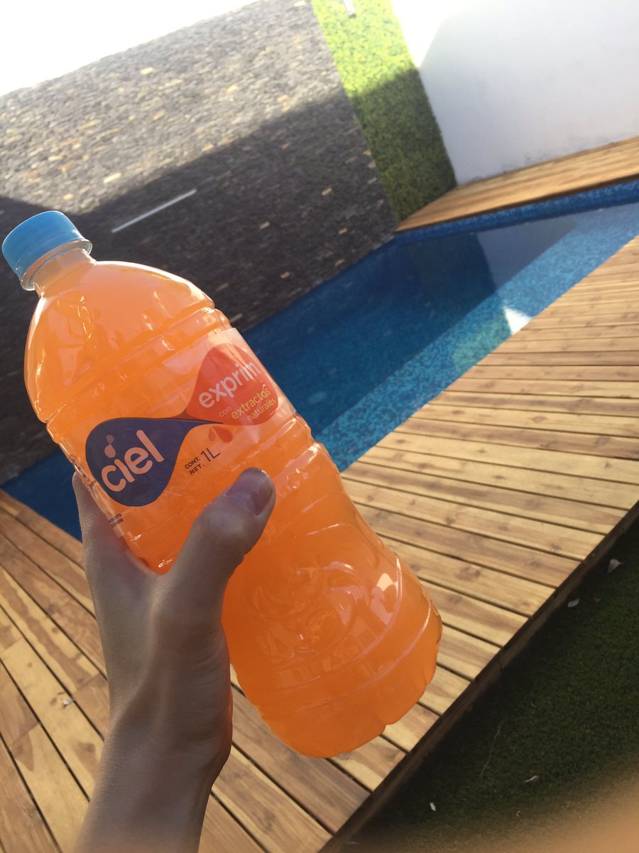 lamusamistral's tweet photo. Viernes con mi #CielExprim al fin!! #sinCalorias https://t.co/Fjk5tqTfq3