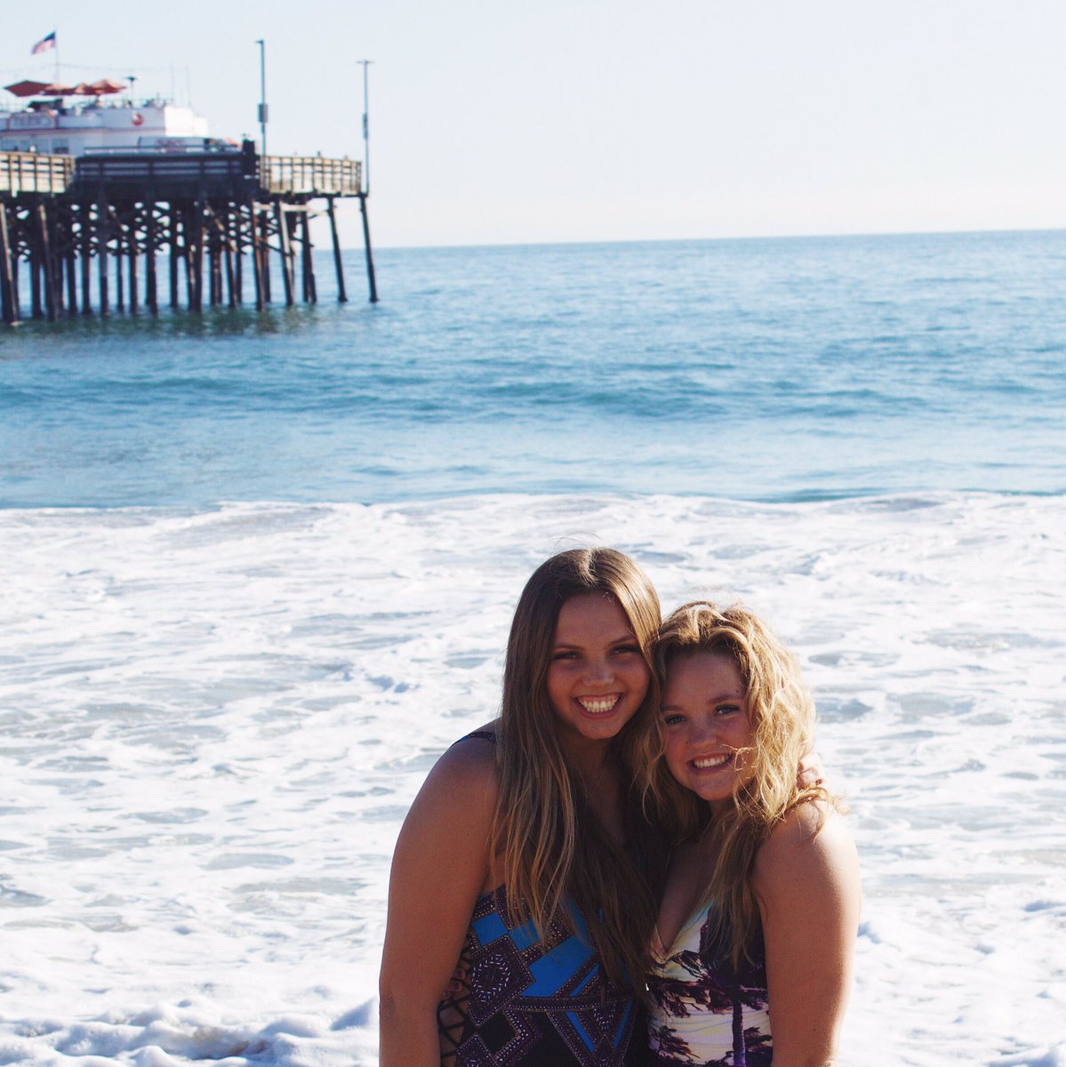 lexilars's tweet photo. a bit late but happy birthday to my fav human ever love you chamille https://t.co/0JQbGdbQIN