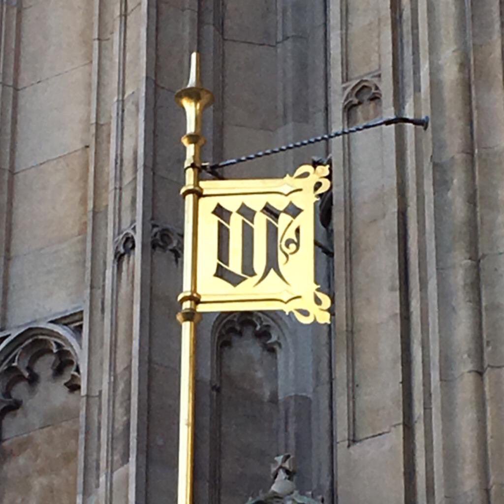 reign_type's tweet photo. vr (Victoria Regina) at Palace of Westminster #typography 
#Blackletter #Stencil https://t.co/M2otbSoK7I