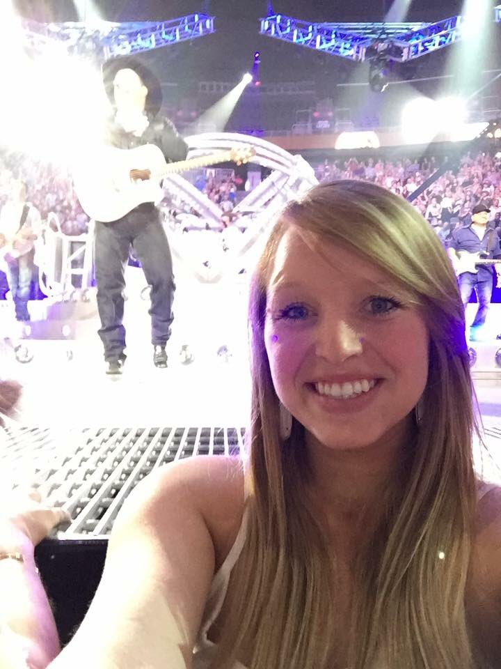 nicolew95's tweet photo. I was a part of #Garth5Million! #garthvegas #garthindallas #garthintulsa #garth7D #tornadorelief #garthwynn next up #garthinlubbock https://t.co/jmx23GM7Fq