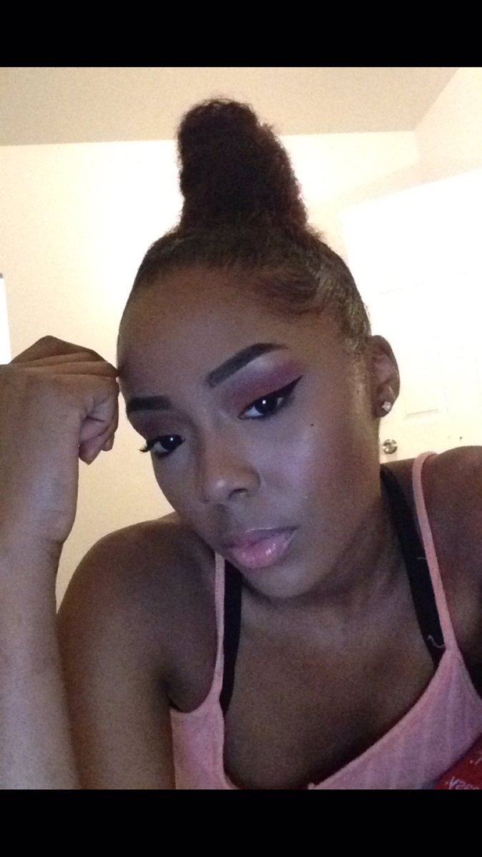 shakian_'s tweet photo. #ChicagoGirlsBreakTheInternet 😍 https://t.co/6h7E8bIsap