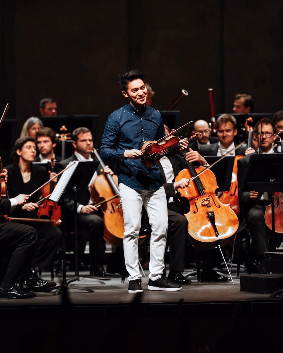 raychenviolin's tweet photo. I was 8 yrs old when I realized I wanted to become a pro musician. Have you followed your passion? Share with #WeAllCan @AEO #AEOPartner https://t.co/nhiNuSOOiH