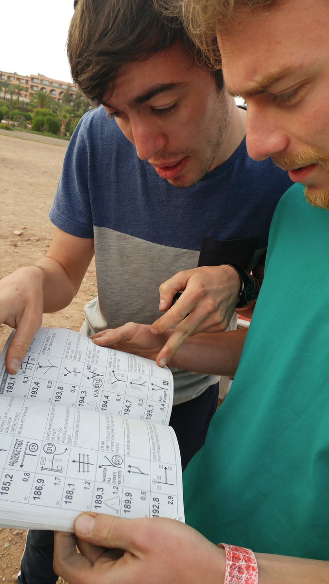 leslumen4lt's tweet photo. Les  #LuMen entiers et la 4L impeccable à la fin de la dernière étape...  Magnifique aventure vécue grâce à vous tous ! #heureux https://t.co/5fy5RXE9Kl