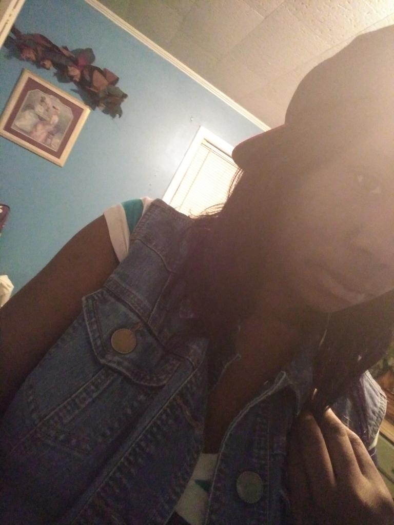 TccnTitcnsGc's tweet photo. #SelfieForEveryone ☺💋✨ I'm trying the hat life style haha. Whatcha think baby's? 👀 @RebellionBella  @munchkxn @XBriannaRollins @SavcgeMxmi https://t.co/aFVe3LmNG6
