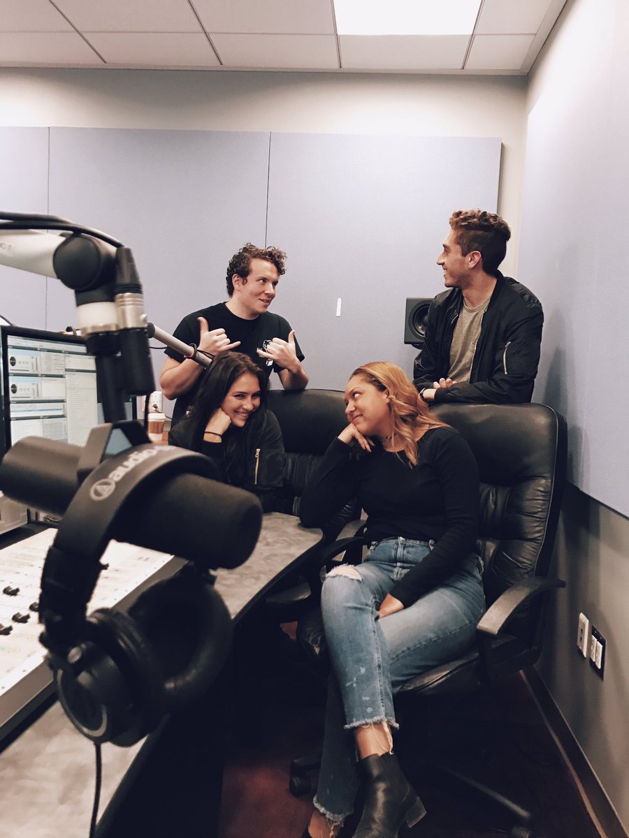 MarolOnTheMic's tweet photo. Thank you @dearkoraband for coming on today xxxx 🌻🌻🌻more pics coming soon https://t.co/VIDyFeyPY2