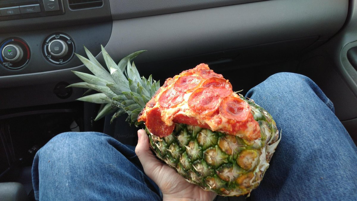 MethodicalMark's tweet photo. @CathHeaney #pineappletopping https://t.co/ISFhNsYDr0