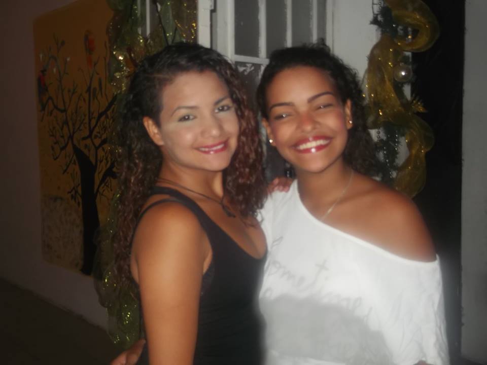 Alexandraa123Pa's tweet photo. TeAmoo👑💄💋👠💏Hermaa https://t.co/sg63yFLNpP