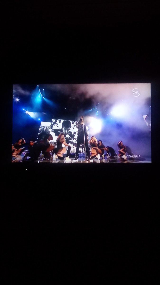 yoce_quezada's tweet photo. Ricoooooo, #Colombia #chile #vina2017 https://t.co/UOHY8wA9sQ