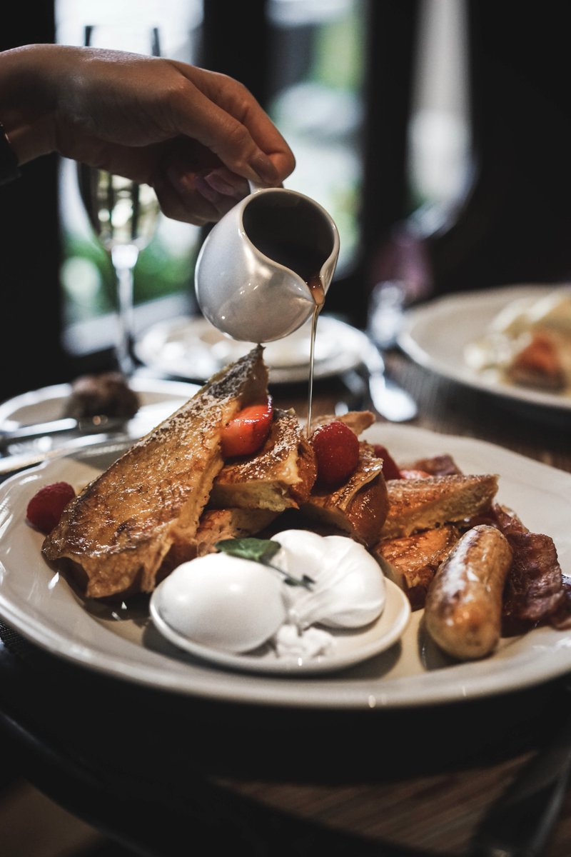 teamchomp_'s tweet photo. toast to the weekend fam! 
brioche french toast with a side of chicken-basil sausage + bacon
from the Bacchus Restaurant at @Wedgewoodhotel https://t.co/qbjQyWFuSl
