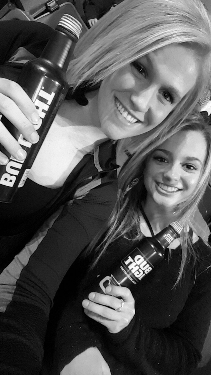 deja_dotson's tweet photo. No better way to spend a friday night! #Pbr https://t.co/Rf9e0skwlG