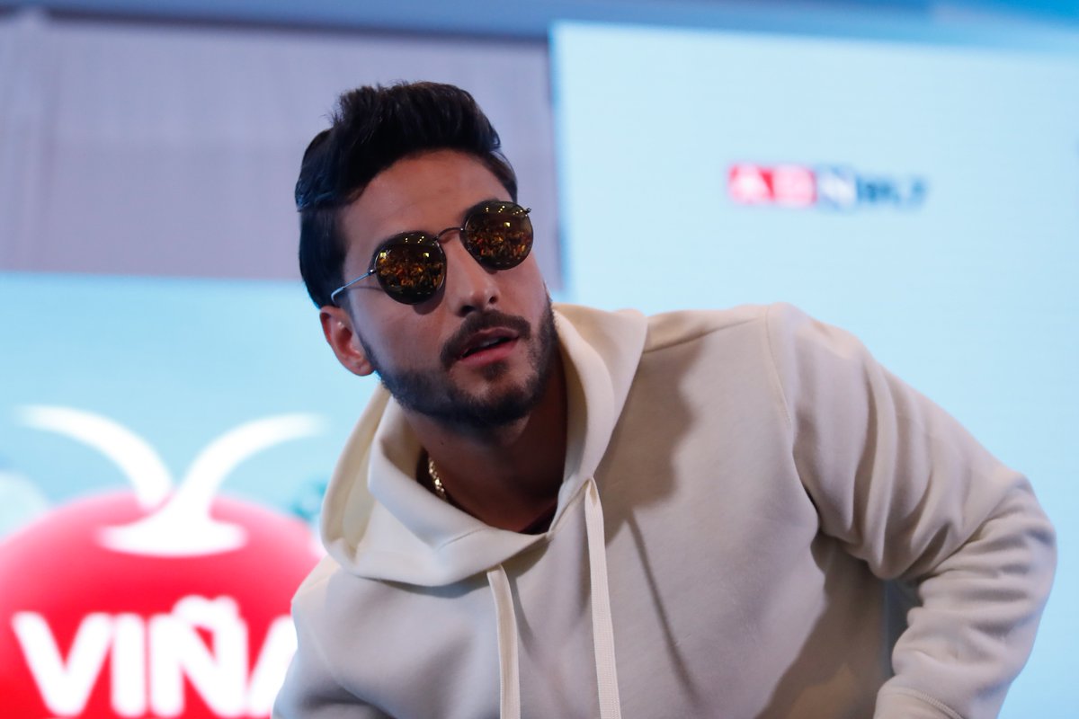 adnradiochile's tweet photo. FOTO+AUDIO | La fan que quiere invitar a comer a Maluma con su primer sueldo https://t.co/Y3nfhIVEq9 #ViñaxADN https://t.co/ORfmP02ETn