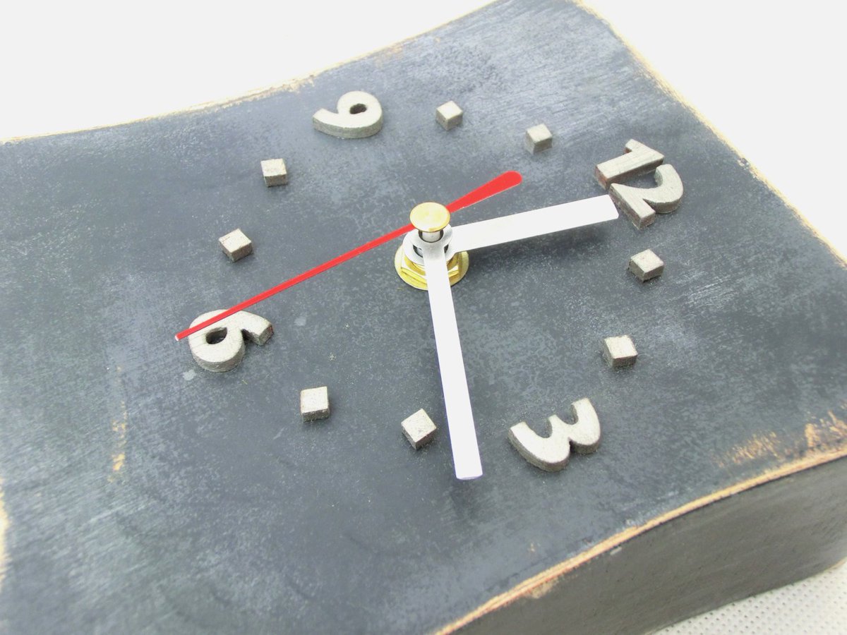 ArtmaVintage's tweet image. FREE SHIPPING Table clock, Grey Wood Desk Clock, Arrow Grey Silver… tuppu.net/8e0f1f0c #mothersday #SilverClock