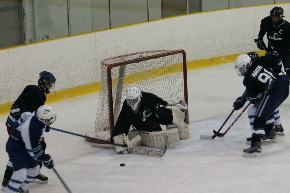 RGSS_Hockey's tweet photo. Goalie Theshantha De Silva looks to keep it rolling in the finals after picking up wins in the quarter and semi finals sporting a 2.0 GAA👁️🐍 https://t.co/HP5mHeGLvt
