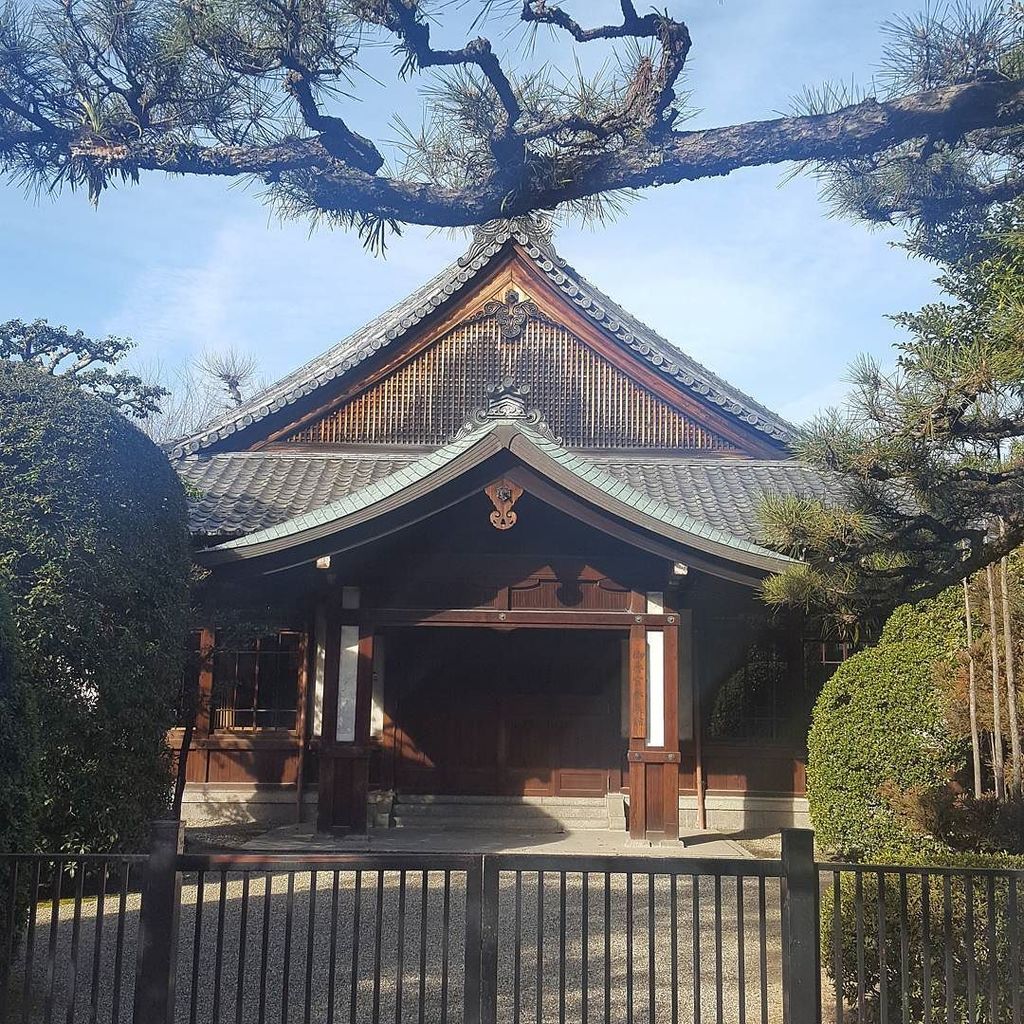 Shane_D_Jones's tweet photo. Smitten. Keep dreaming about this house for a few days now. #kyoto #japan #dreams https://t.co/3wQqdbkjSH https://t.co/9hdFAK2ceR