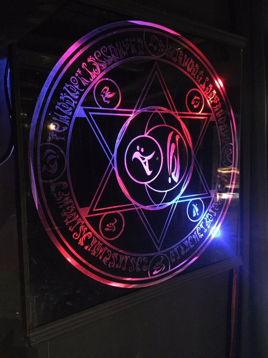 Tug Shinjuku Studio スタジオ内小道具紹介 長らく修理中でした壁際の魔法陣修理完了しました 青ゴシックエリアに設置されてますので照明を消して魔法陣の明かりだけで撮るのもかっこよく撮れるかと 是非色々お試しくださいね Tug新宿ハッシュタグ