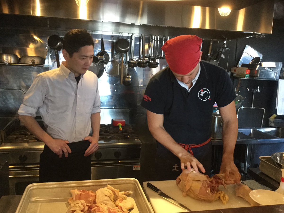 ラ塾 Ramen School 本日は鶏清湯の授業 講師は らぁ麺やまぐち の山口先生です 丸鶏の捌き方からスタート ラーメン学校 ラーメン塾 ラーメン教室 ラ塾 鶏清湯 ラーメン