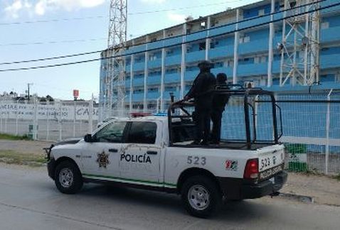 notitam's tweet photo. Policías vigilan @EstadioTAM; impedirán se realice concierto de "El Komander" - El Cinco  https://t.co/NPmHbp8M5W  #Tampico #Tamaulipas https://t.co/lrPnLjcZ0j
