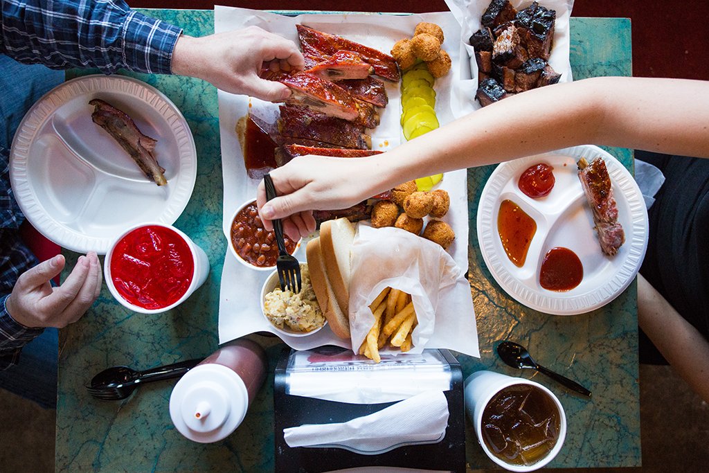 VisitKC's tweet photo. A classic bar, delicious #KC barbecue and a pinball haven make Strawberry Hill a can't-miss #ThreeStopHop: https://t.co/4vpspP31EG https://t.co/tLTvkWIG4U