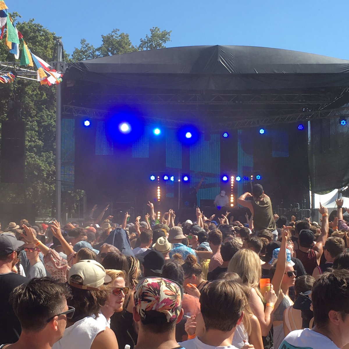 nzonairmusic's tweet photo. Afternoon raving with @MtEdenOfficial #smashingit #dubstep #letscallitsmashstep #electricavenuefestival https://t.co/Sv1SIl76qH