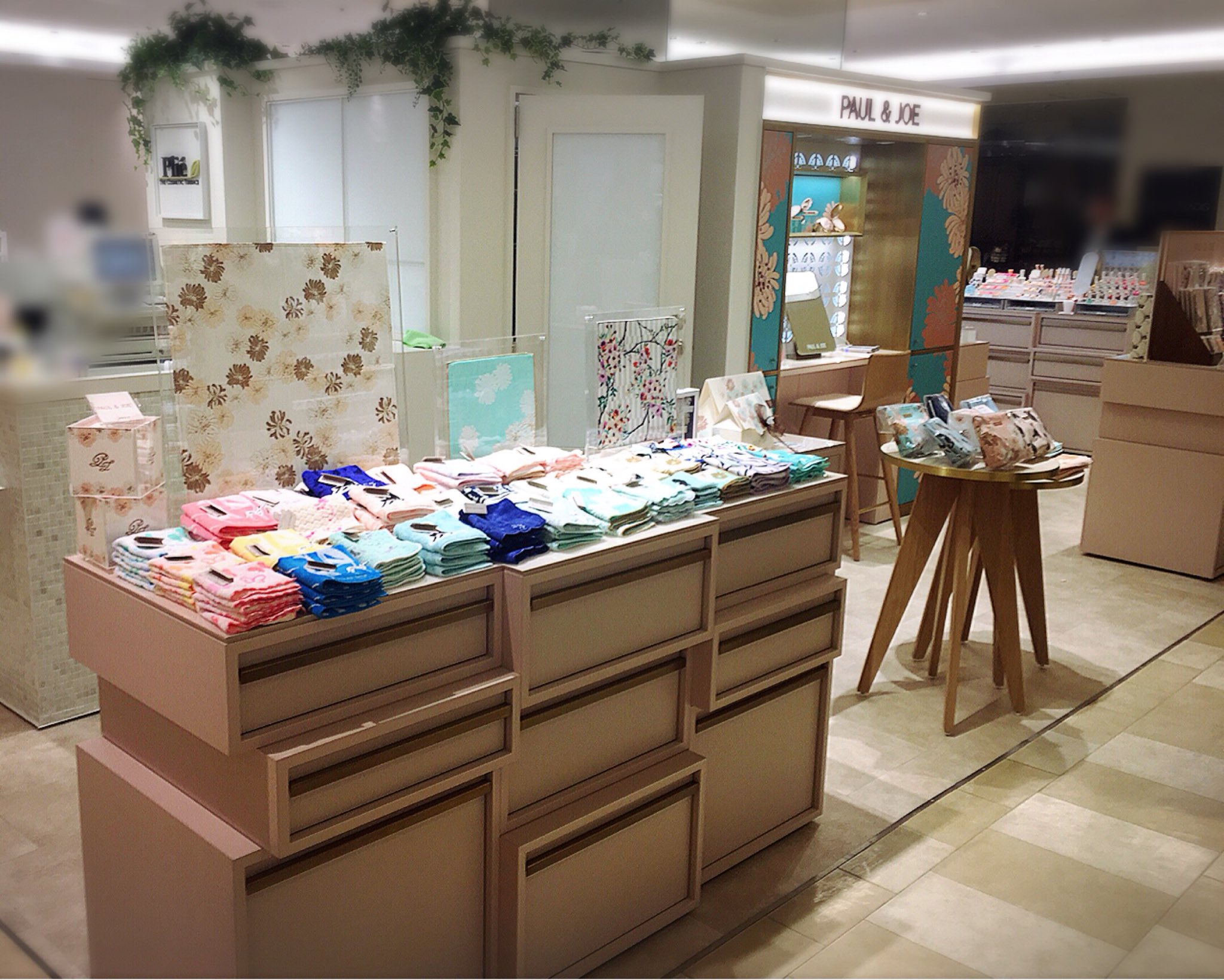 Paul Joe Beaute Jp Renewal Open 本日ルミネ横浜plie The Cosmetic Terrace店がリニューアル 人気のコスメに加えコスメとお揃いの柄の雑貨やステーショナリーも ギフト選びにもぴったりなお店です お近くにお立ち寄りの際は Paul Joe Beaute Jp Renewal Open 本日ルミネ横浜plie The Cosmetic Terrace店がリニューアル 人気のコスメに加えコスメとお揃いの柄の雑貨やステーショナリーも ギフト選びにもぴったりなお店です お近くにお立ち寄りの際は