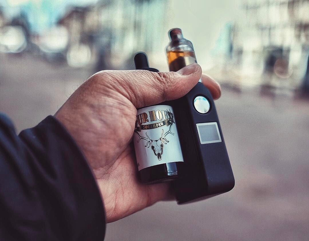 Sweet shot by @lensbeast of Southpaw - a delicious Apple Bear Claw 🐻🍎 #savevaping #vape #vaping