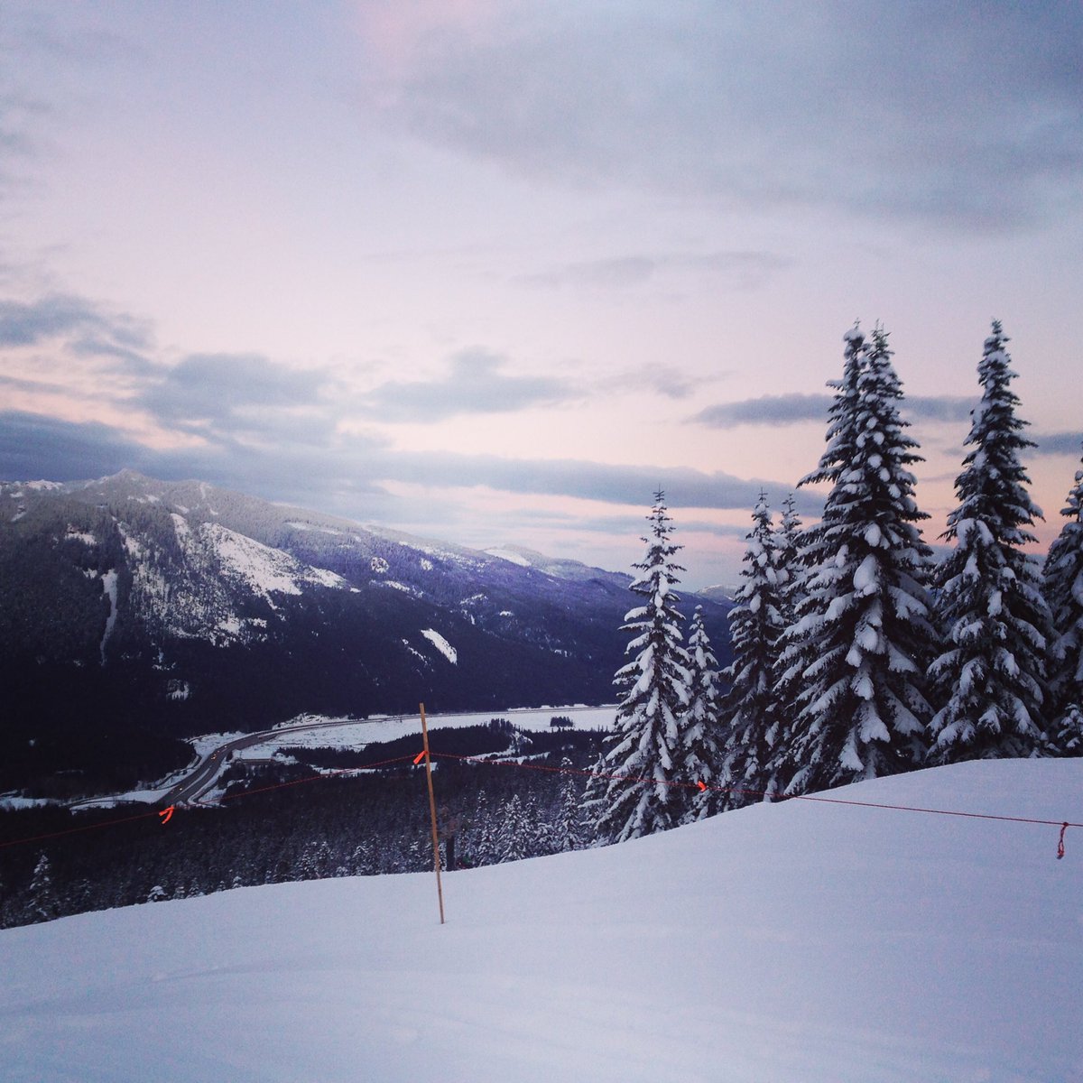paulrosien's tweet photo. This place never gets old. @SummitSnow411 #snoqualmiepass #summitcentral #snowday https://t.co/7g4Y8UmXDX