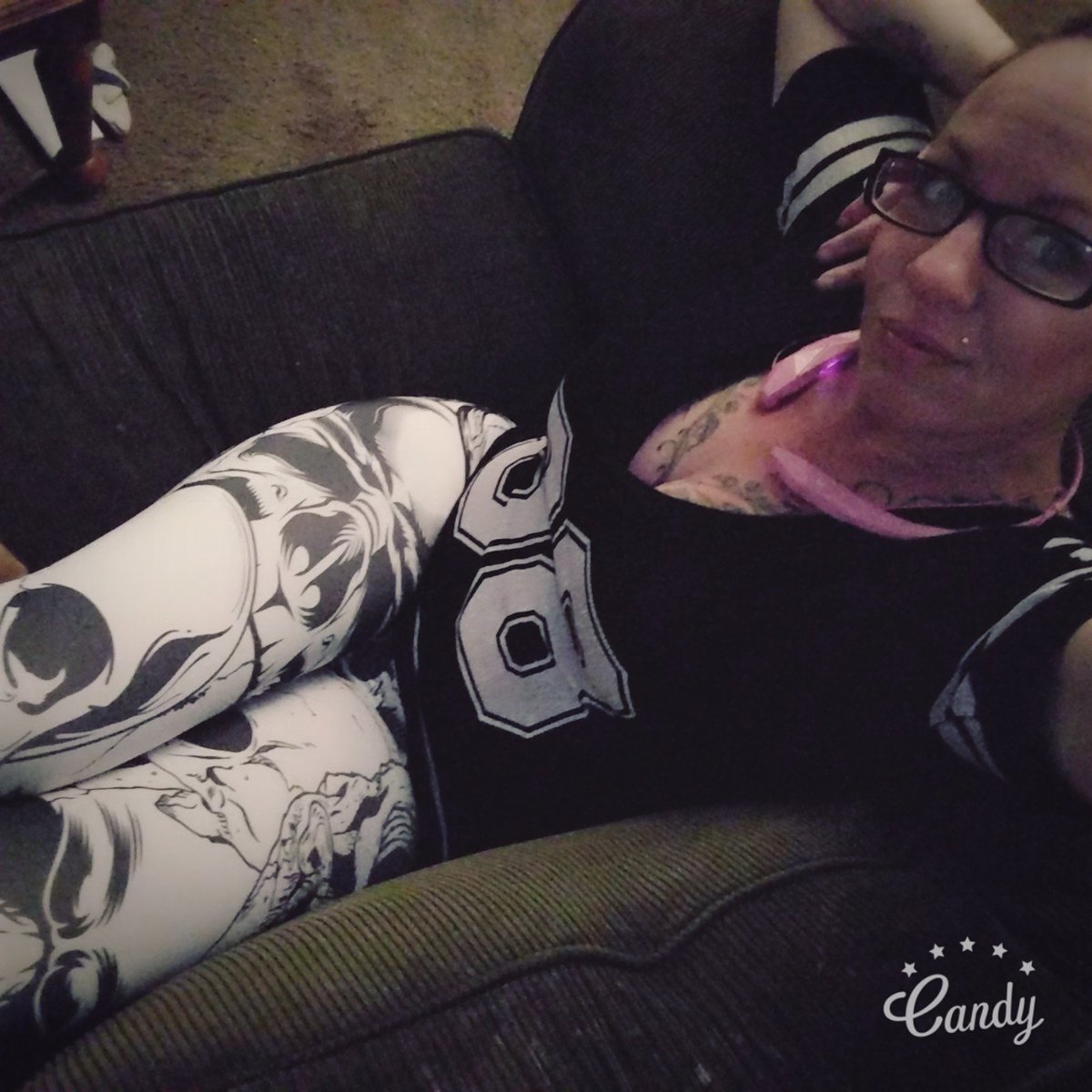 skullkitty42's tweet photo. I love #skulls #leggings #comfortzone #fridaynight #relaxing https://t.co/29iItMRmoi