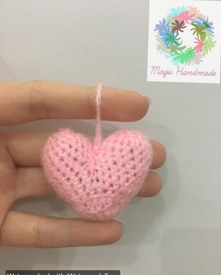 bonekarajutan7's tweet photo. Pre order gantungan kunci/tas bentuk hati. Harga: 13.000. Bsa pilih sendiri warna,ukuran dan dekorasi lainnya. #customdoll #heartdoll #doll https://t.co/xCQdXnYZBz