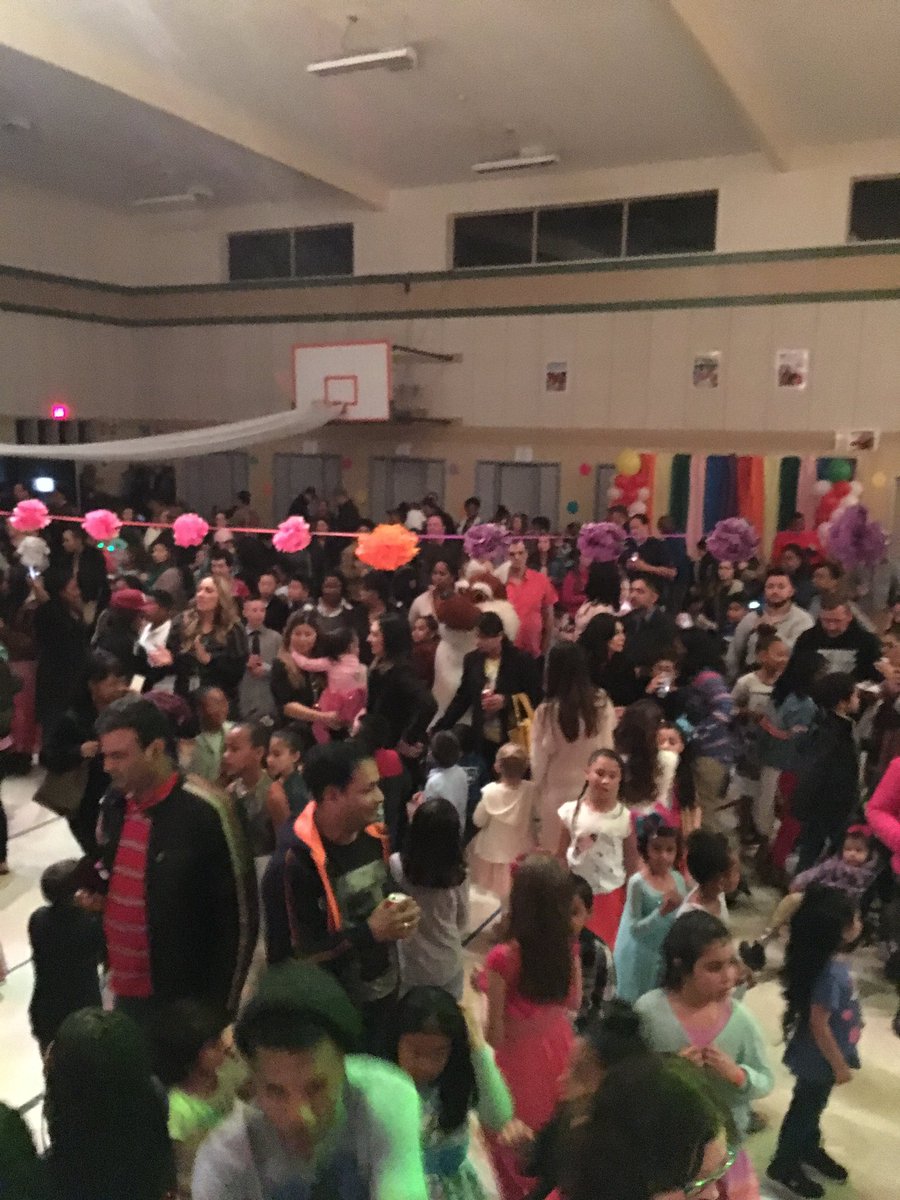 outdated_acct's tweet image. Great turnout @ NPE FamilyDance! #HOWL! @SOSCoatesK @MrsPraestNPE @dlynn_g_esc